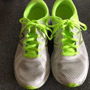 New balance court shoes